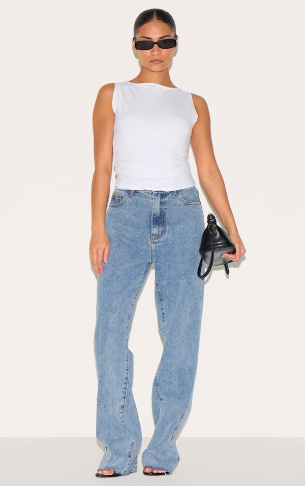 0e1eb3191f18f11aa7b16e2ea4d397db667670ce_CMM6720_1_prettylittlething_petite_light_blue_wash_long_leg_straight_jeans