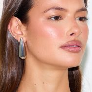 2ff50c10dfc0176507e24c7d207b1b8b91c43af4_CNM1960_3_silver_droplet_slim_stud_earrings