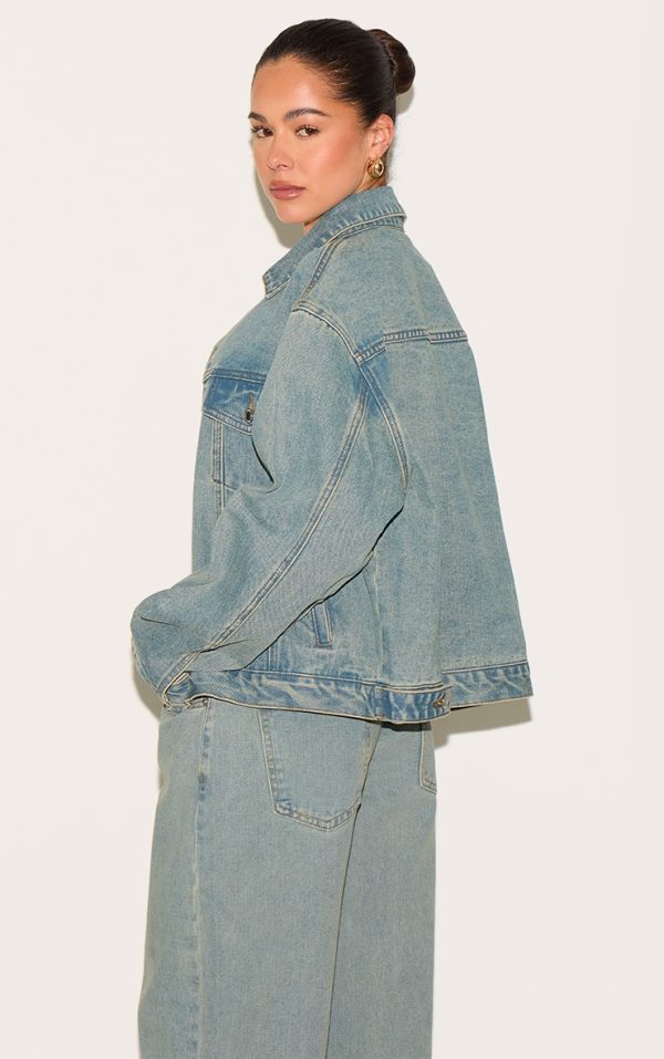 46ae95aba290d2b7fbc77bc12cee9383aa674427_CNM2212_2_vintage_blue_oversized_classic_denim_jacket